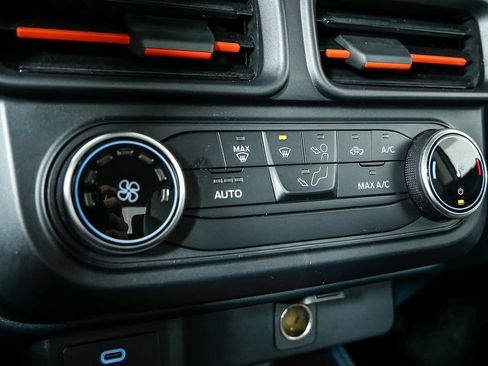 Used 2022 Ford Maverick XLT image 22