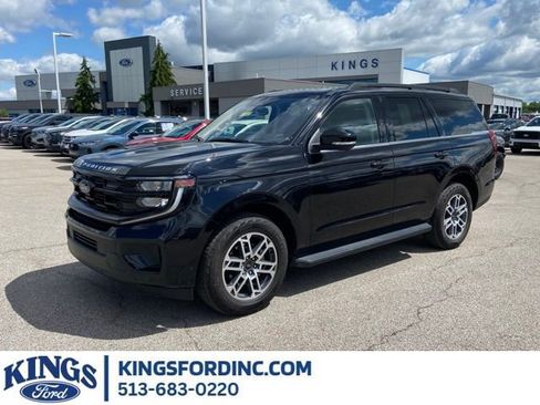 Used 2025 Ford Expedition Active AWD/4WD image 1