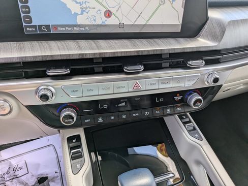 Used 2023 Kia Telluride EX w/ EX Captain's Chair Package FWD image 26