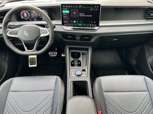 New 2026 Volkswagen Tiguan SE R-Line FWD image 11