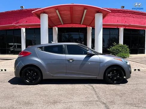 Used 2015 Hyundai Veloster FWD image 5