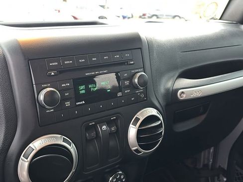 Used 2017 Jeep Wrangler Sahara image 20