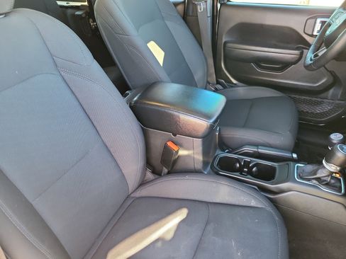 Used 2022 Jeep Wrangler Unlimited Sport image 14