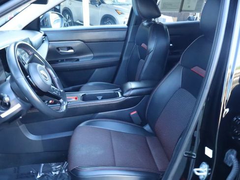 Used 2025 Nissan Kicks SR FWD image 22