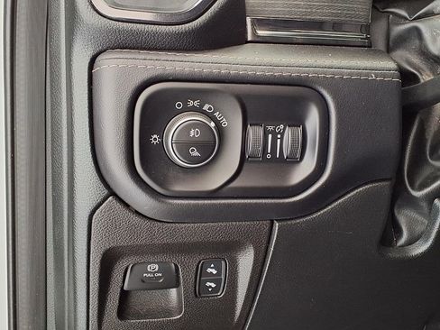 Used 2022 RAM 1500 Limited AWD/4WD image 11