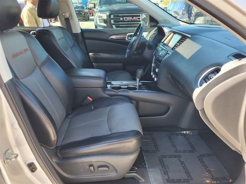 Used 2020 Nissan Pathfinder SL image 18