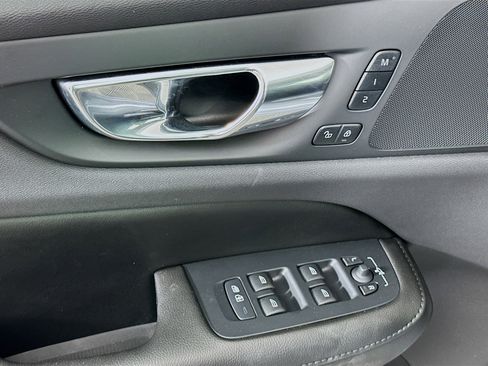 Used 2021 Volvo S60 T5 Momentum w/ Premium Package image 15