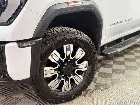Used 2024 GMC Sierra 2500 Denali w/ Denali Reserve Package AWD/4WD image 2