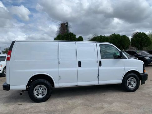 Used 2017 Chevrolet Express 2500 RWD image 8