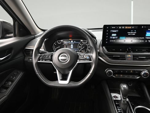 Certified 2025 Nissan Altima 2.5 SR FWD image 12
