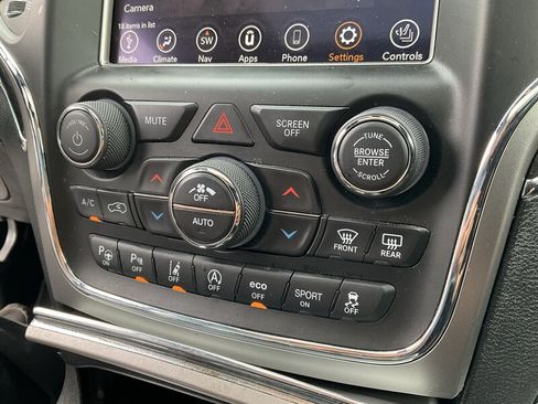 Used 2018 Jeep Grand Cherokee Overland AWD/4WD image 35