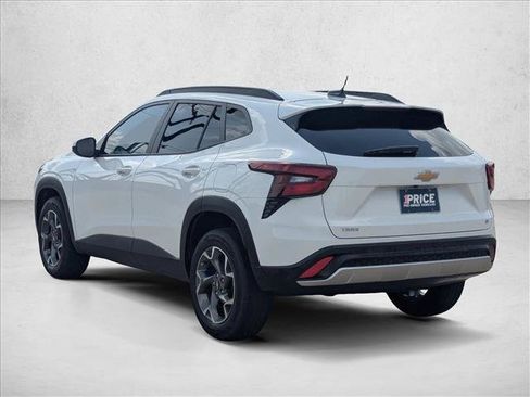 Used 2025 Chevrolet Trax LT FWD image 5
