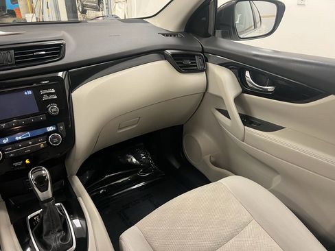 Used 2018 Nissan Rogue Sport SV image 8