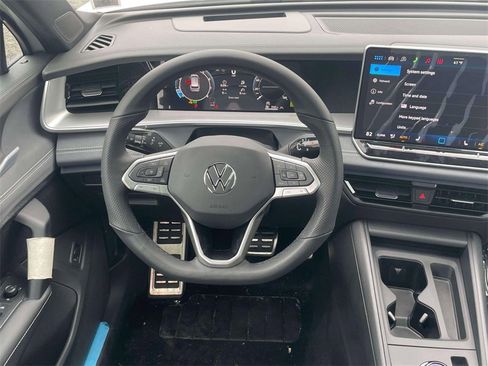 New 2026 Volkswagen Tiguan SE R-Line image 14