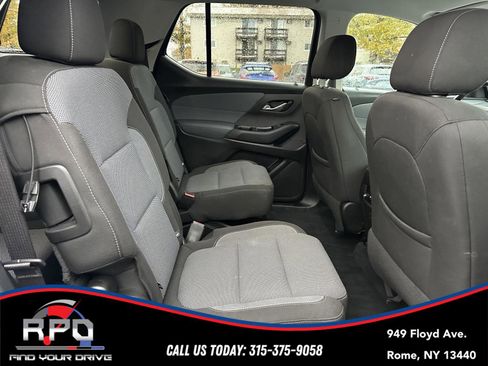 Used 2021 Chevrolet Traverse LT image 23