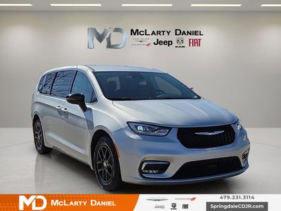 Used 2024 Chrysler Pacifica Touring-L