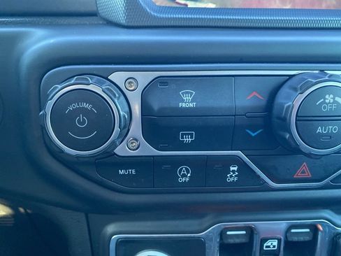 Used 2023 Jeep Gladiator Sport image 24