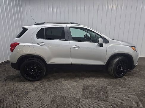 Used 2022 Chevrolet Trax LT w/ Driver Confidence Package image 2