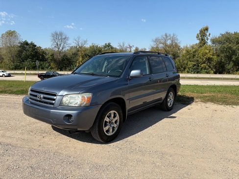 Used 2004 Toyota Highlander 2WD V6 w/ Appearance Pkg image 5