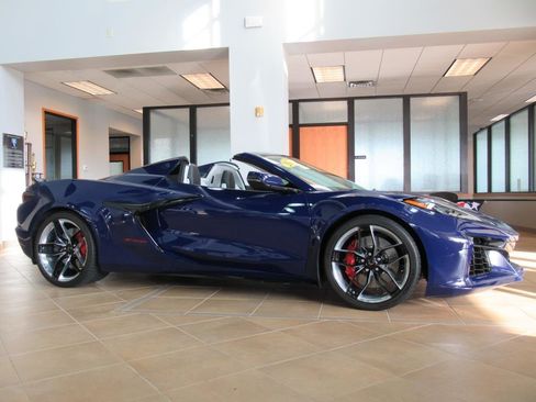 Used 2025 Chevrolet Corvette Z06 image 2