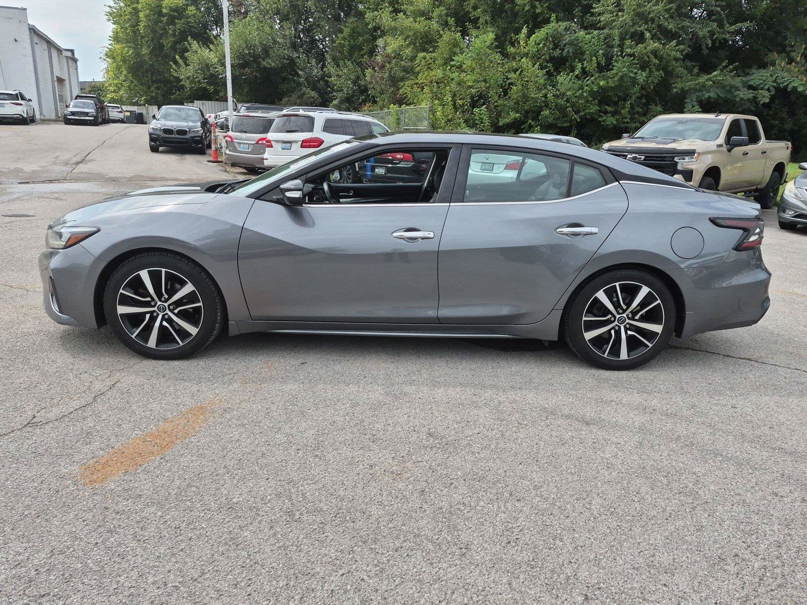 Used 2023 Nissan Maxima SL FWD image 2