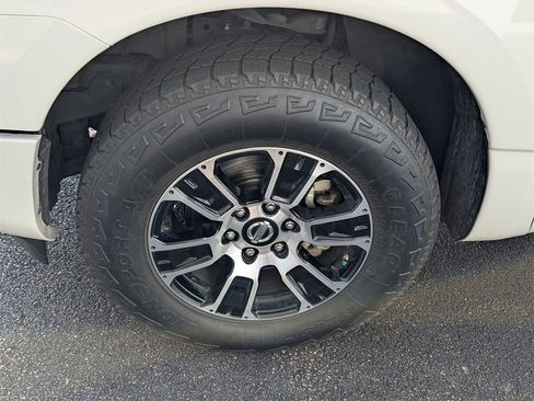 Used 2022 Nissan Titan SV image 26