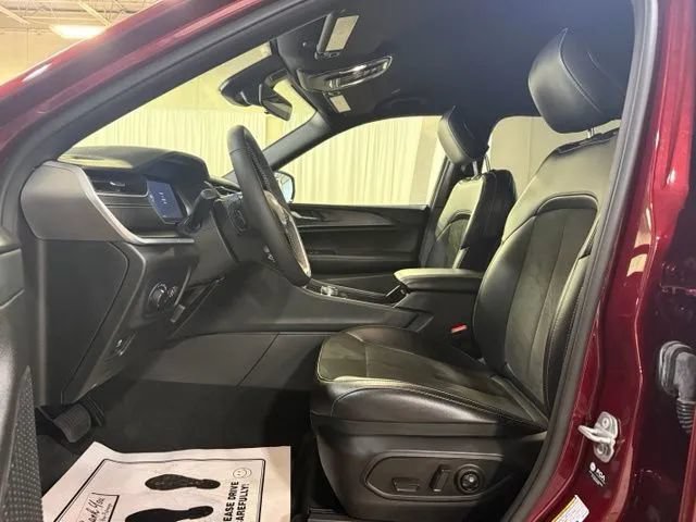 Used 2025 Jeep Grand Cherokee L Laredo AWD/4WD image 5