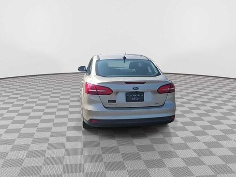 Used 2017 Ford Focus SE FWD image 7