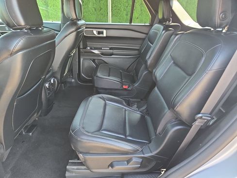 Used 2020 Ford Explorer XLT w/ Equipment Group 202A AWD/4WD image 27