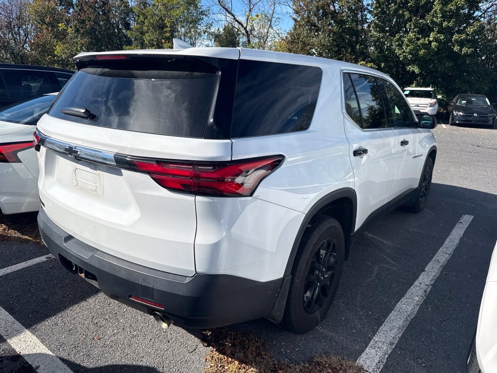 Used 2022 Chevrolet Traverse LS FWD image 4