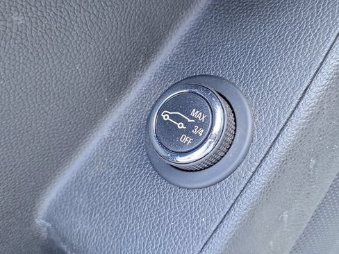 Used 2023 Chevrolet Traverse LT FWD image 20