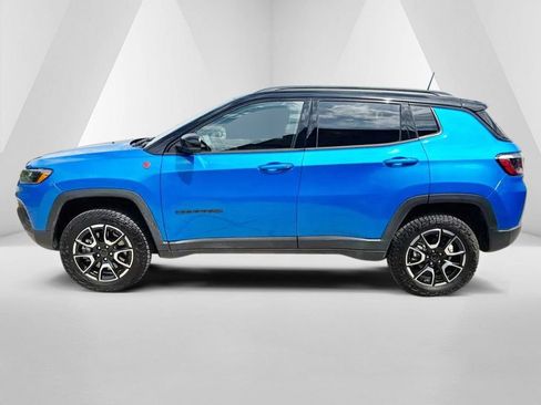 Used 2026 Jeep Compass Trailhawk w/ Sun, Sound & Navigation Group AWD/4WD image 4