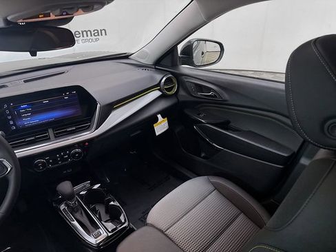 New 2026 Chevrolet Trax LT w/ Sunroof Package image 25