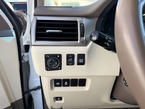 Used 2016 Lexus GX 460 w/ Premium Package image 21