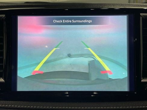 Used 2024 Chrysler Pacifica Touring FWD image 32