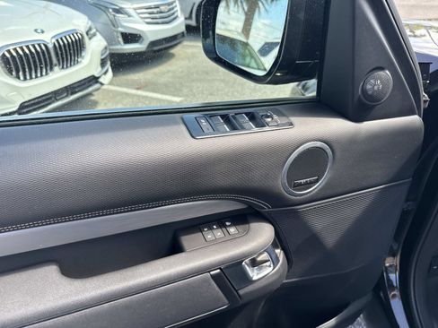 Used 2024 Land Rover Discovery Dynamic SE AWD/4WD image 19