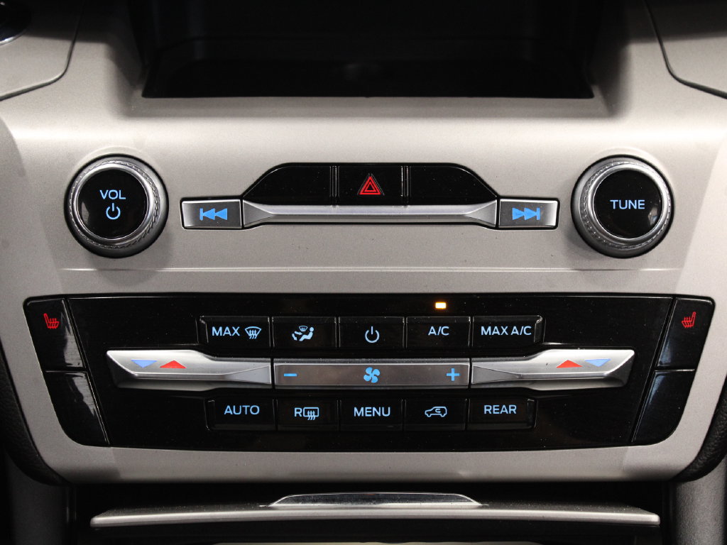 Used 2023 Ford Explorer XLT RWD image 24