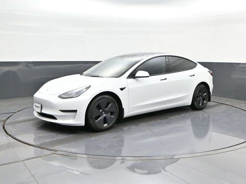 Used 2023 Tesla Model 3 Standard Range image 33