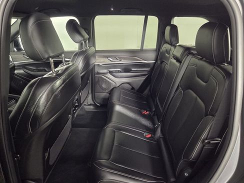 Certified 2025 Jeep Grand Cherokee Limited w/ MOPAR Finishing Package image 26