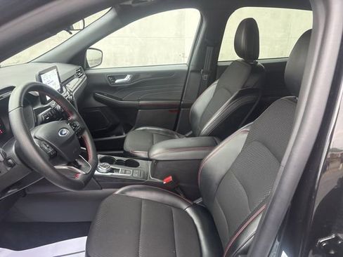 Used 2025 Ford Escape ST-Line image 9