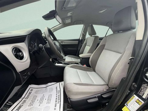 Used 2017 Toyota Corolla LE w/ Carpet Mat Package (TMS) FWD image 10