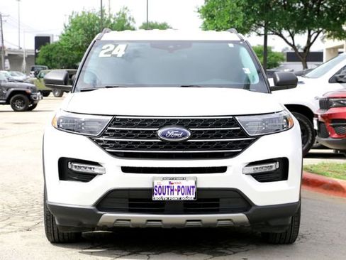 Used 2024 Ford Explorer XLT w/ Equipment Group 202A image 8
