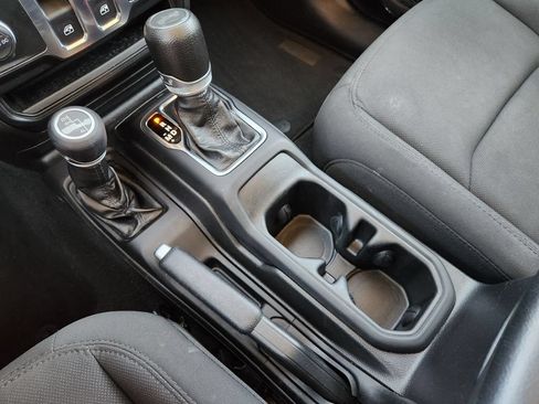 Used 2022 Jeep Wrangler Sport AWD/4WD image 21