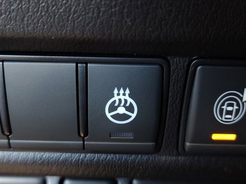 Used 2024 Nissan Armada Platinum w/ Captain's Chairs Package image 29