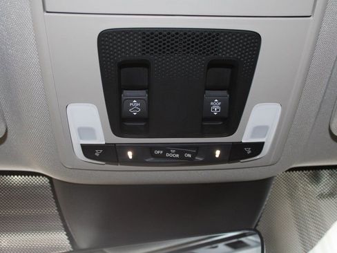 Used 2025 Honda Pilot Touring image 41