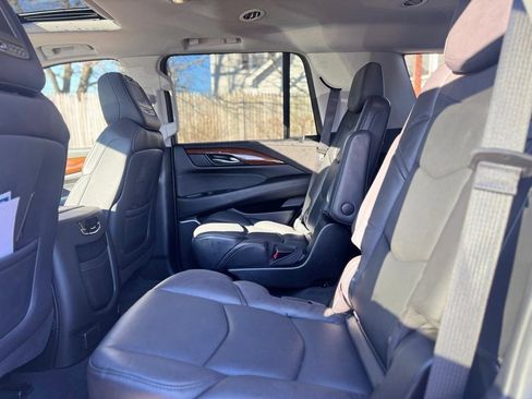 Used 2020 Cadillac Escalade Luxury image 17