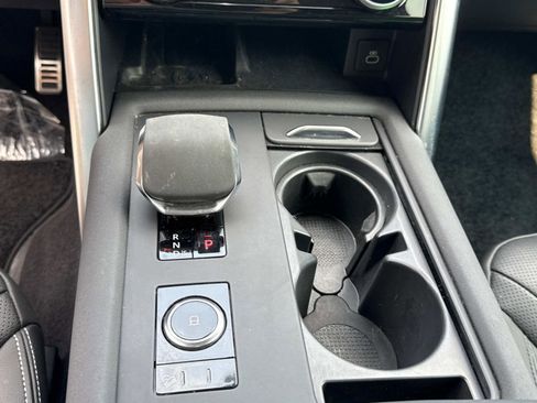 Certified 2024 Land Rover Discovery Dynamic SE image 25