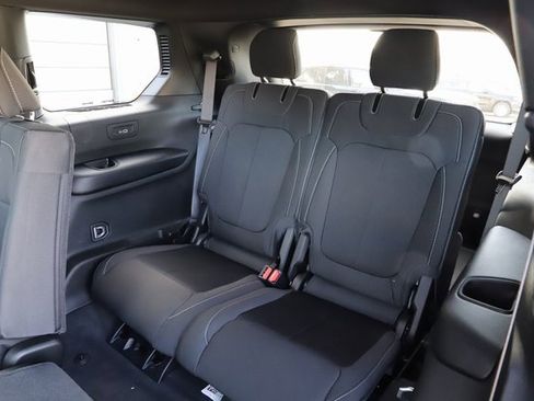 New 2025 Jeep Grand Cherokee L Laredo image 17