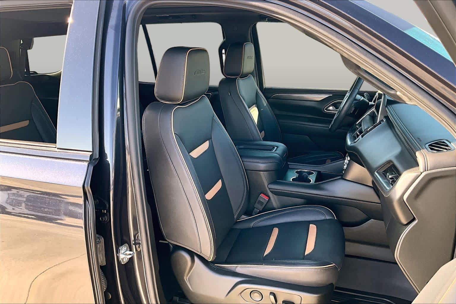Used 2023 GMC Yukon AT4 w/ AT4 Premium Plus Package AWD/4WD image 9