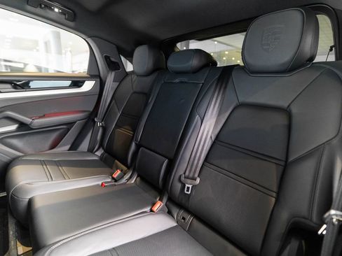 New 2025 Porsche Cayenne Coupe image 36